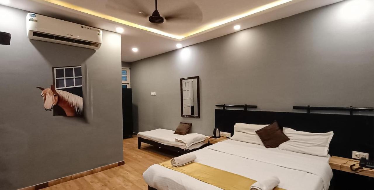 Fabexpress Neo Calangute Beach Resort Buitenkant foto