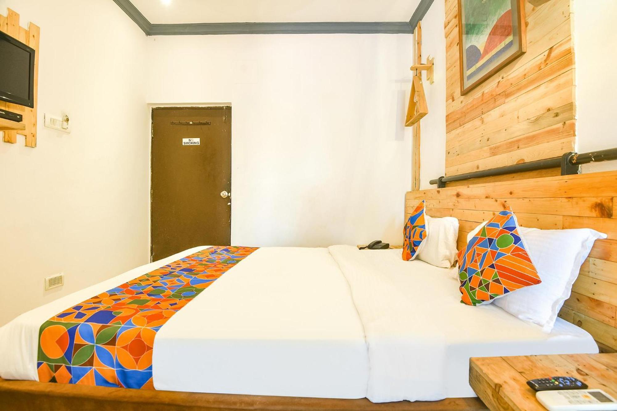 Fabexpress Neo Calangute Beach Resort Buitenkant foto