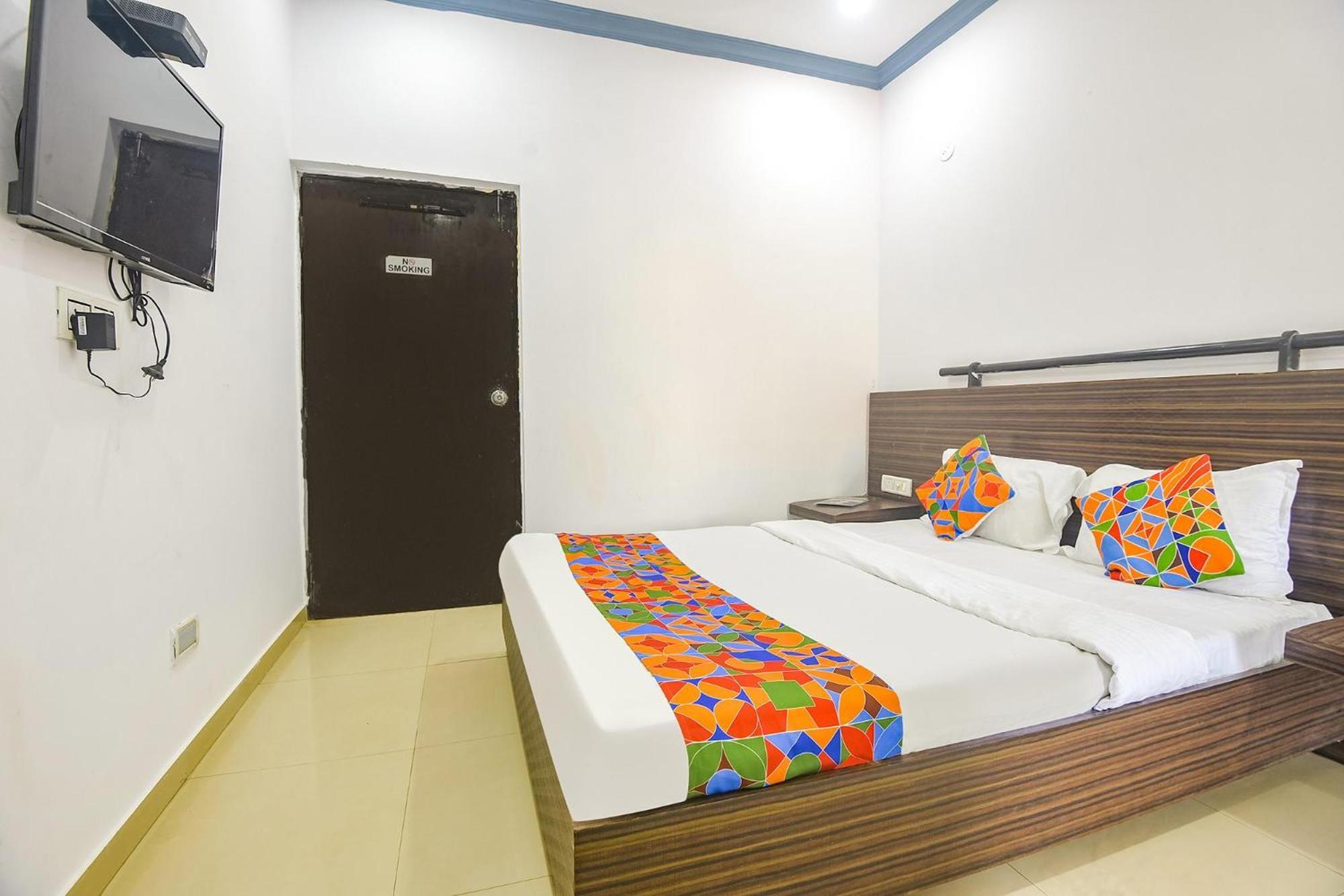 Fabexpress Neo Calangute Beach Resort Buitenkant foto