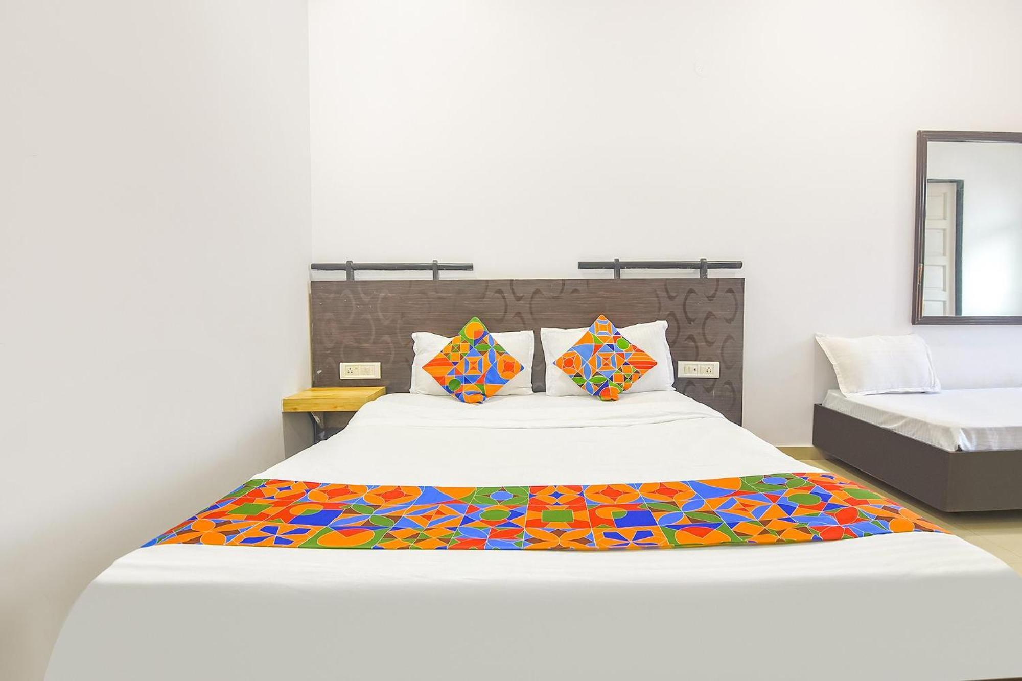 Fabexpress Neo Calangute Beach Resort Buitenkant foto