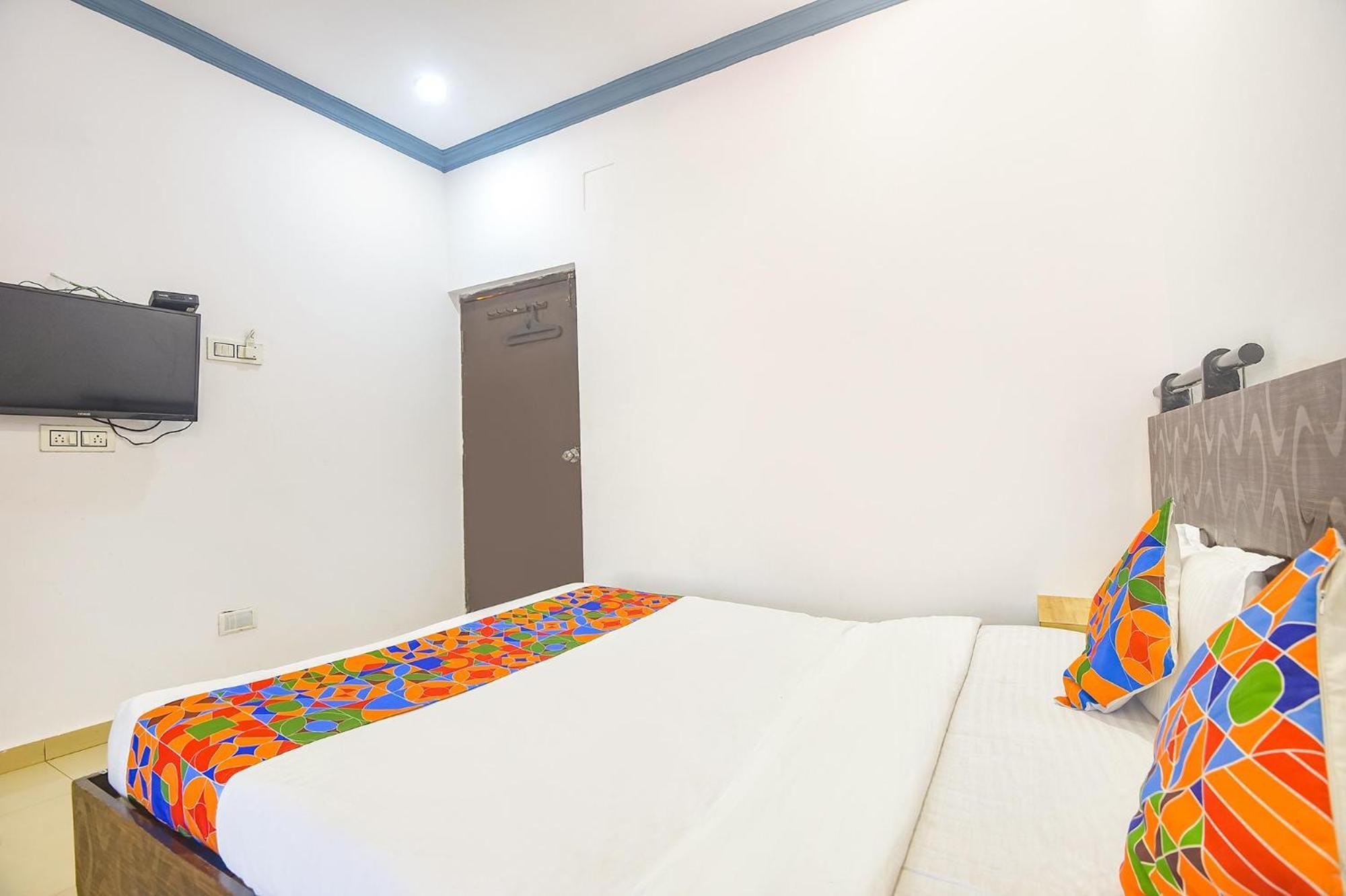 Fabexpress Neo Calangute Beach Resort Buitenkant foto