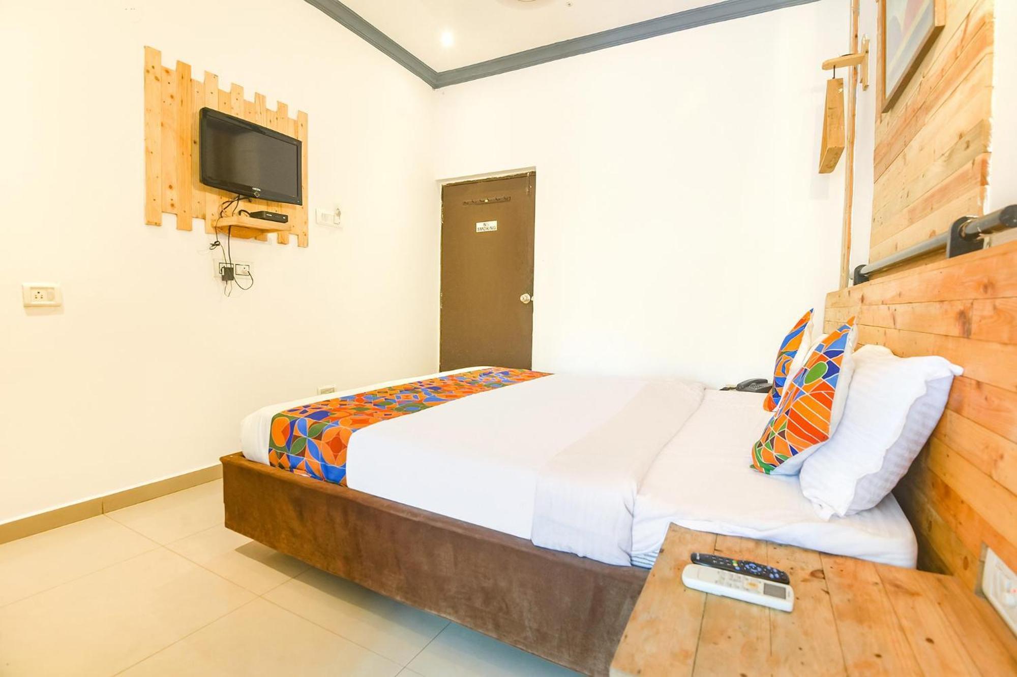 Fabexpress Neo Calangute Beach Resort Buitenkant foto