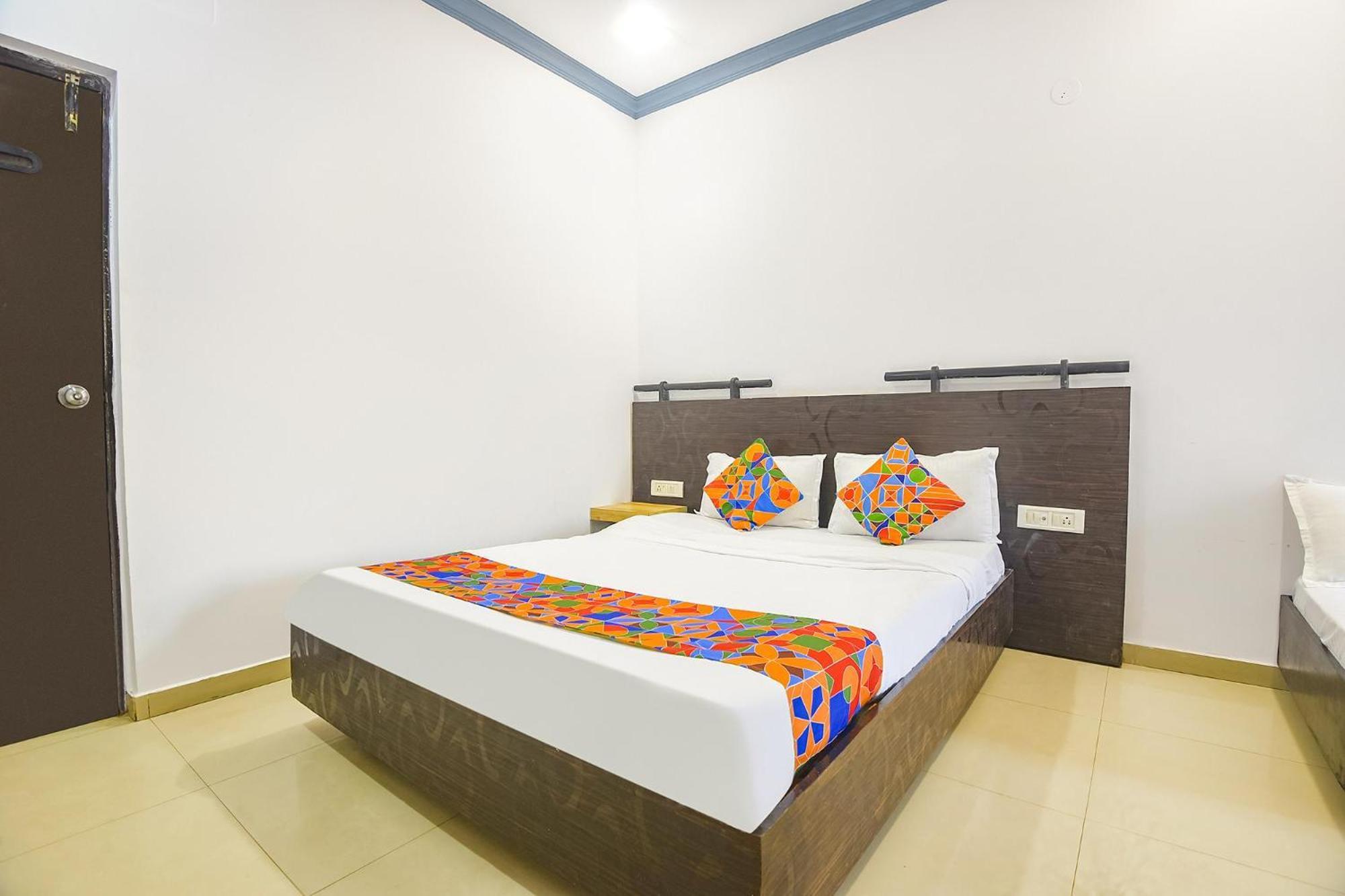 Fabexpress Neo Calangute Beach Resort Buitenkant foto
