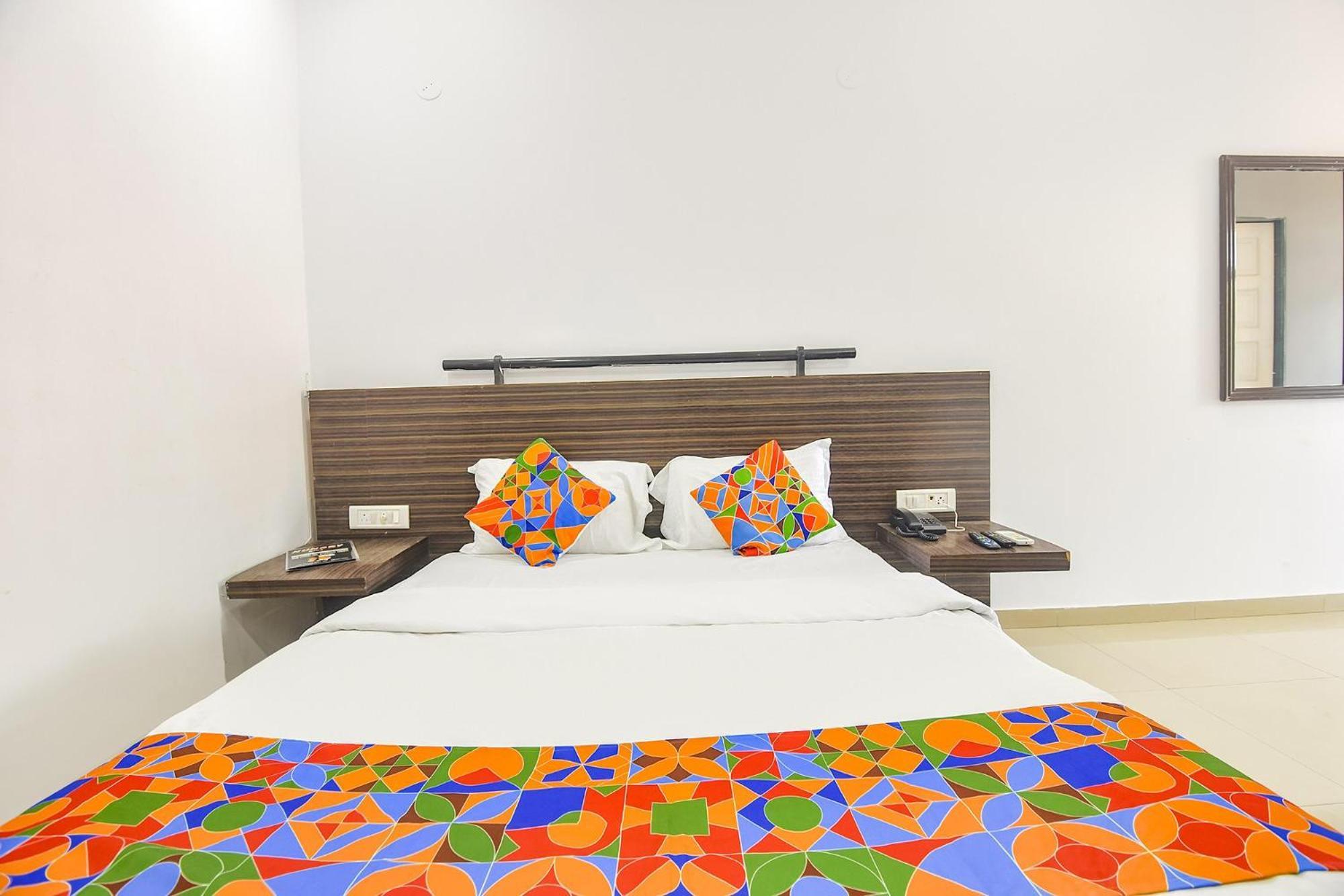 Fabexpress Neo Calangute Beach Resort Buitenkant foto