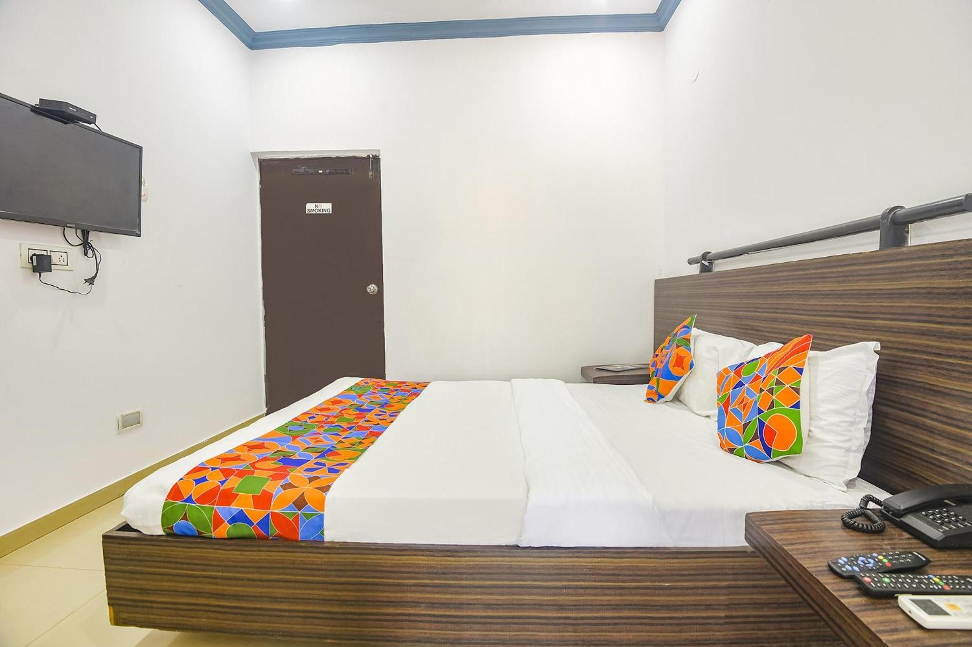 Fabexpress Neo Calangute Beach Resort Buitenkant foto