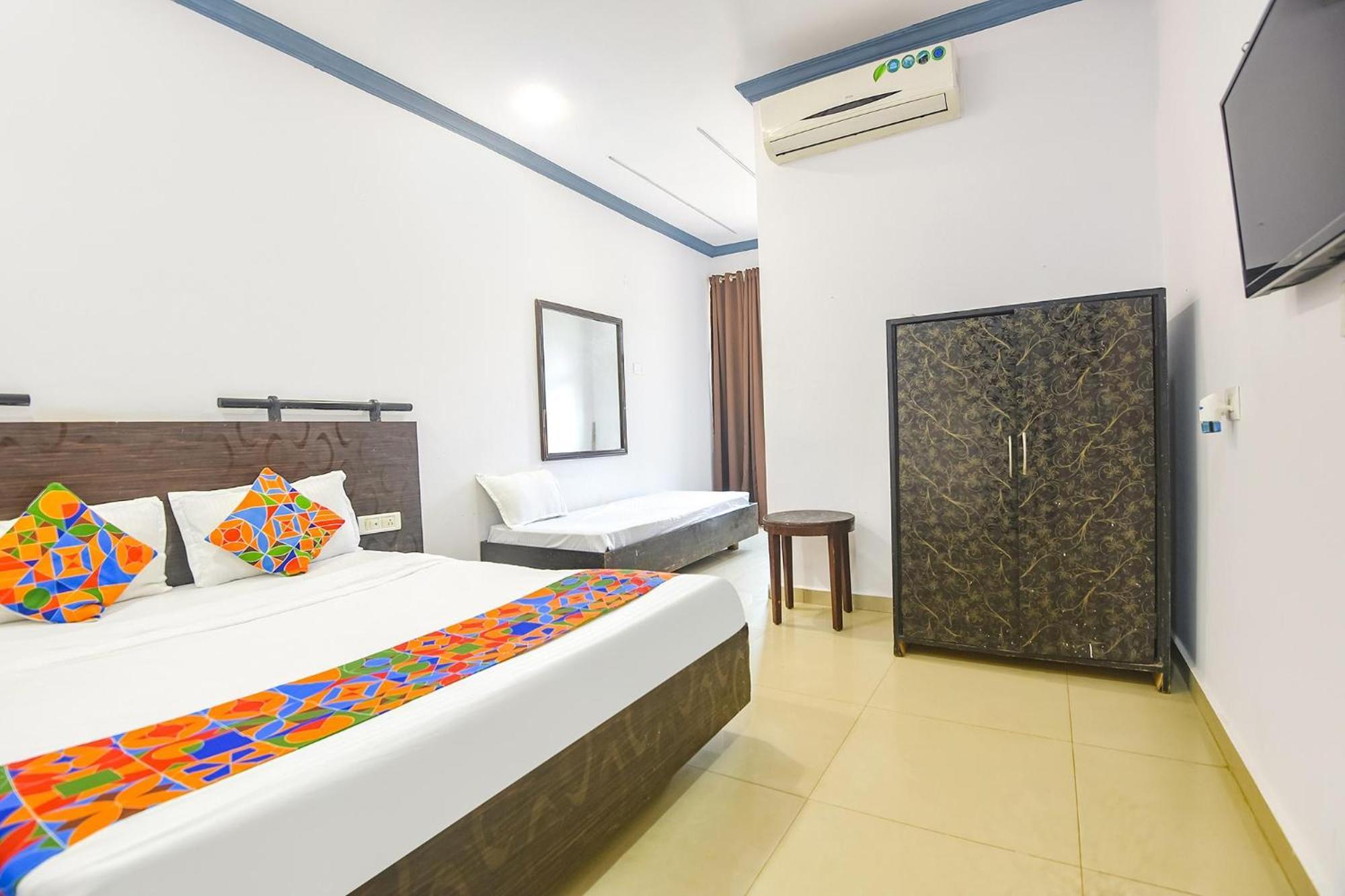 Fabexpress Neo Calangute Beach Resort Buitenkant foto