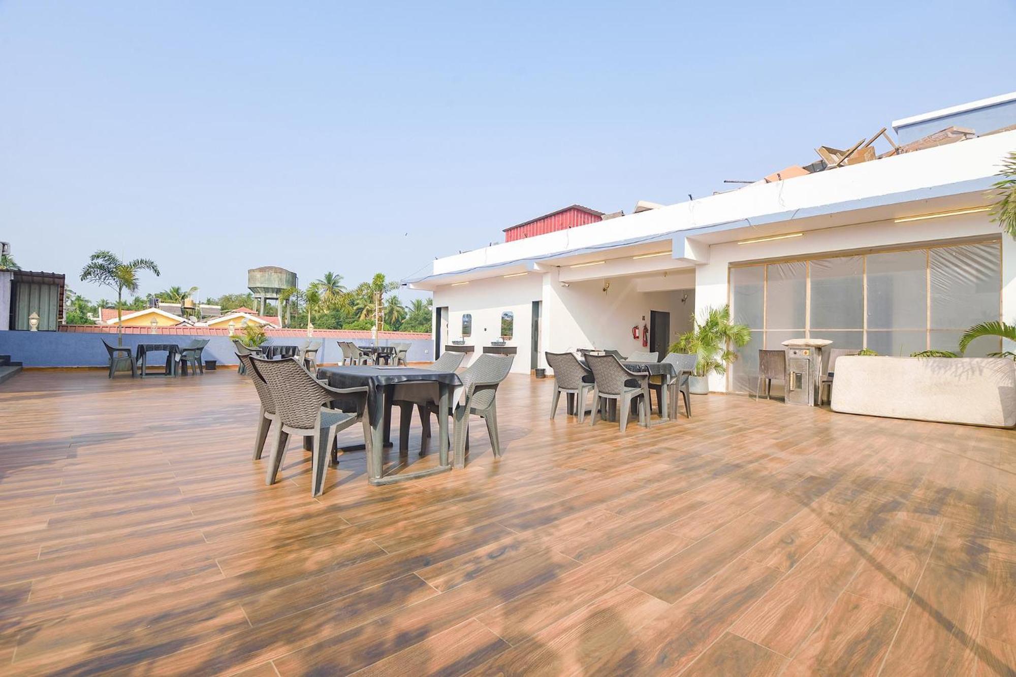 Fabexpress Neo Calangute Beach Resort Buitenkant foto