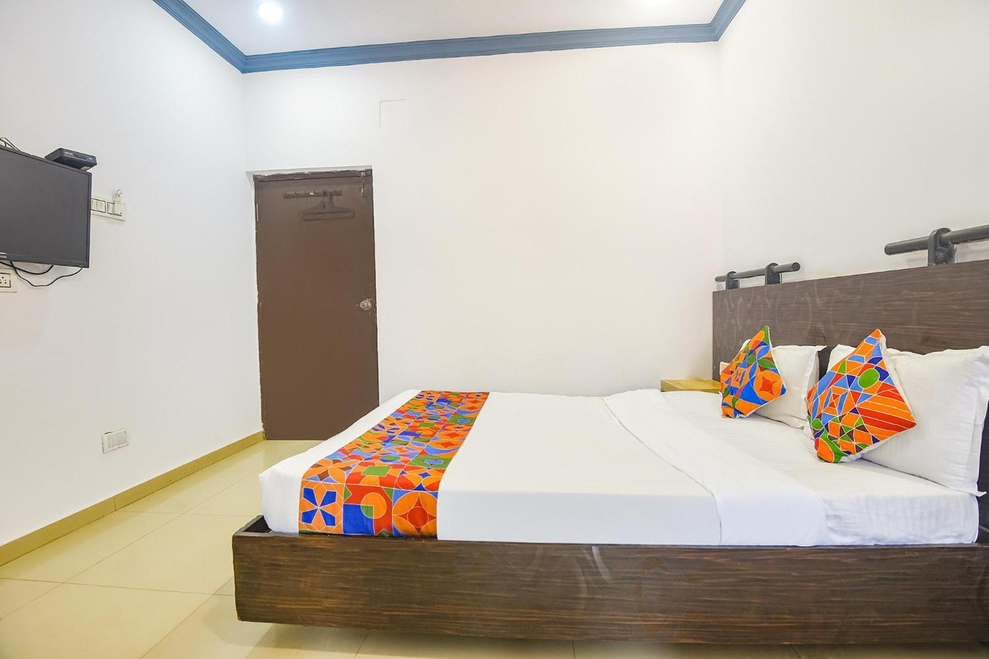 Fabexpress Neo Calangute Beach Resort Buitenkant foto