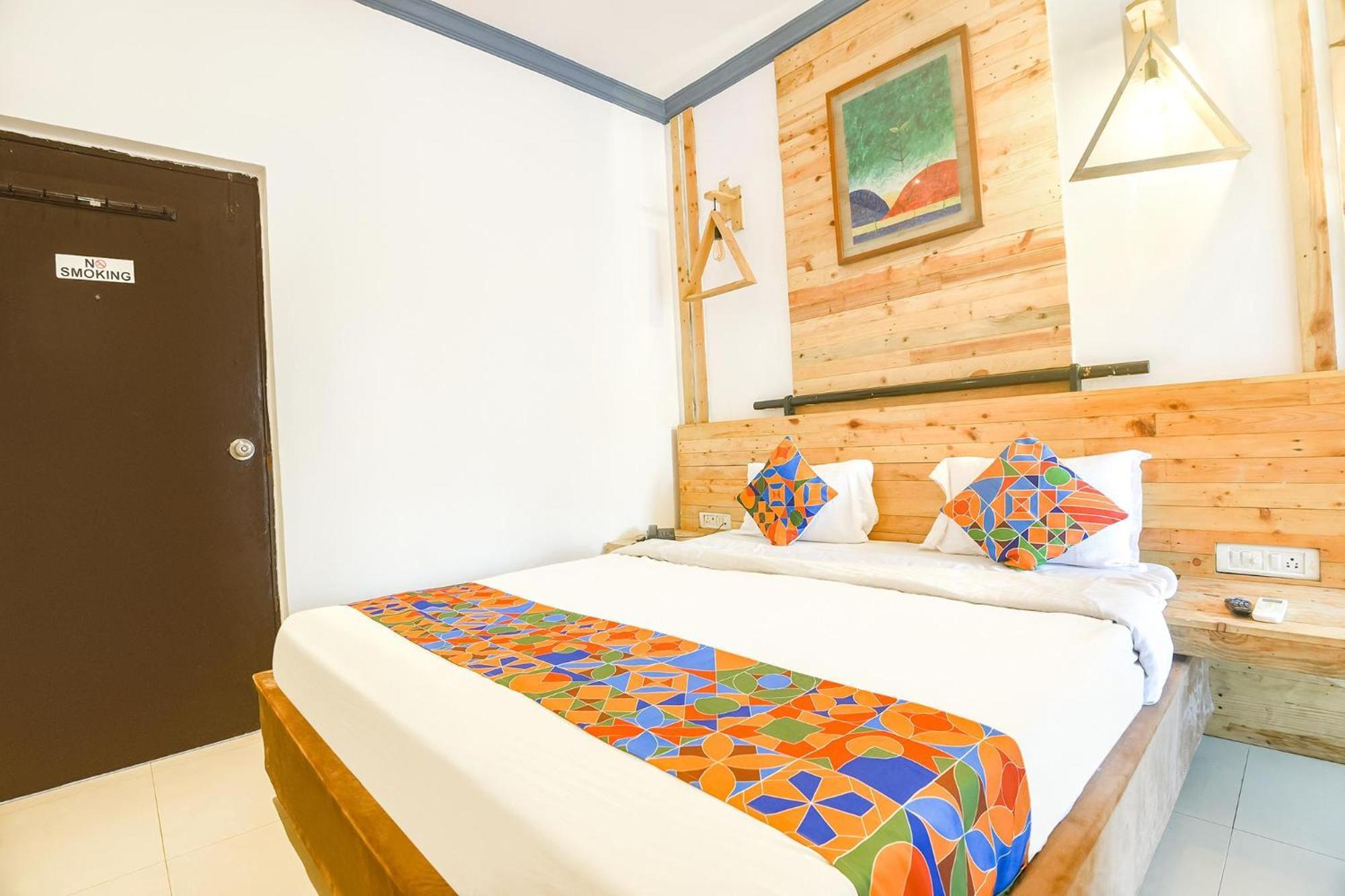 Fabexpress Neo Calangute Beach Resort Buitenkant foto